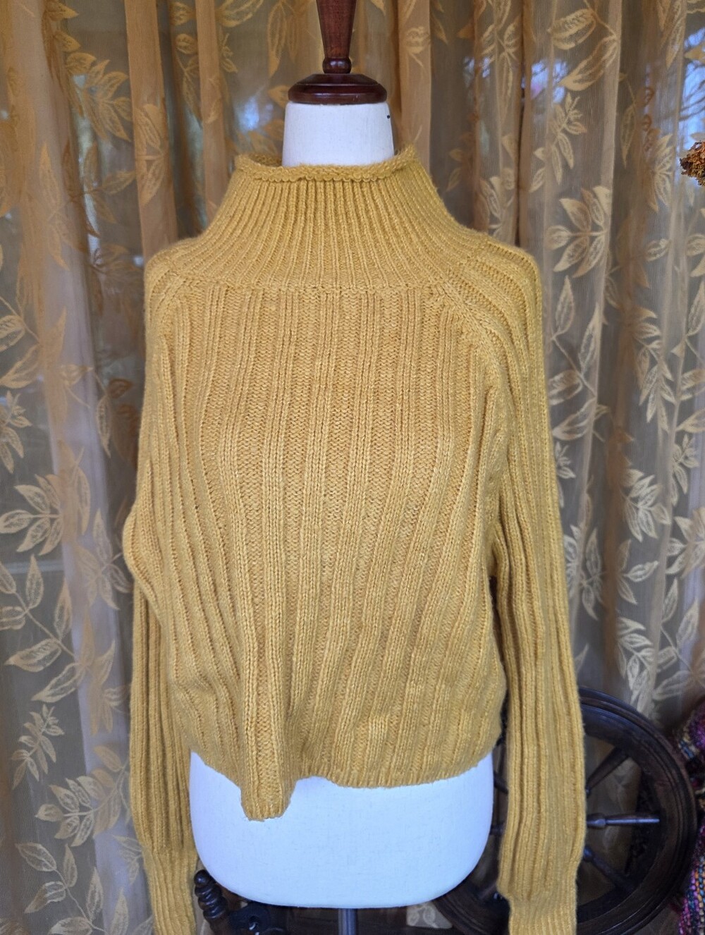 Small Yellow Bdg Crop Turtle Neck Sweater